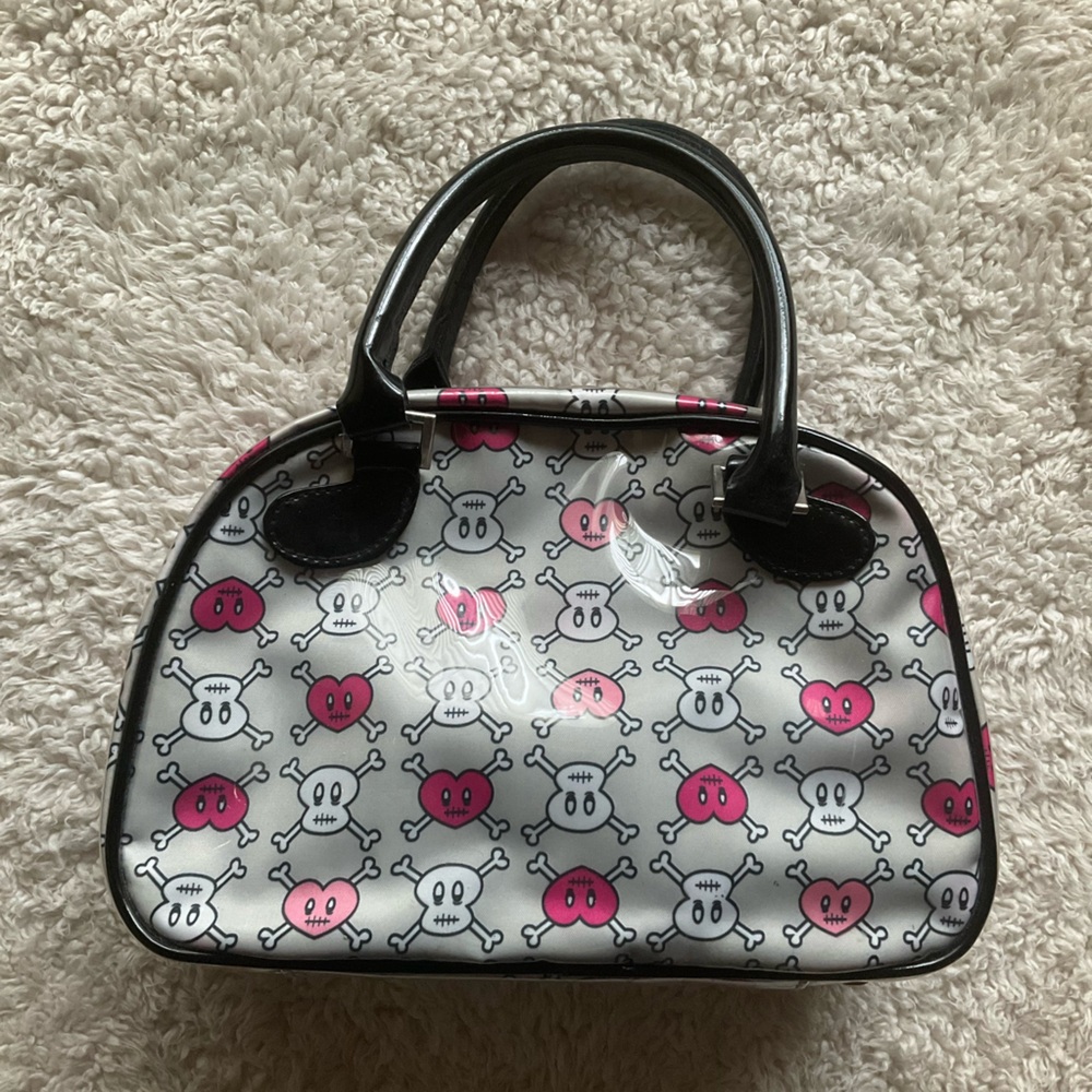 Skull and Heart Patterned Travel Bag